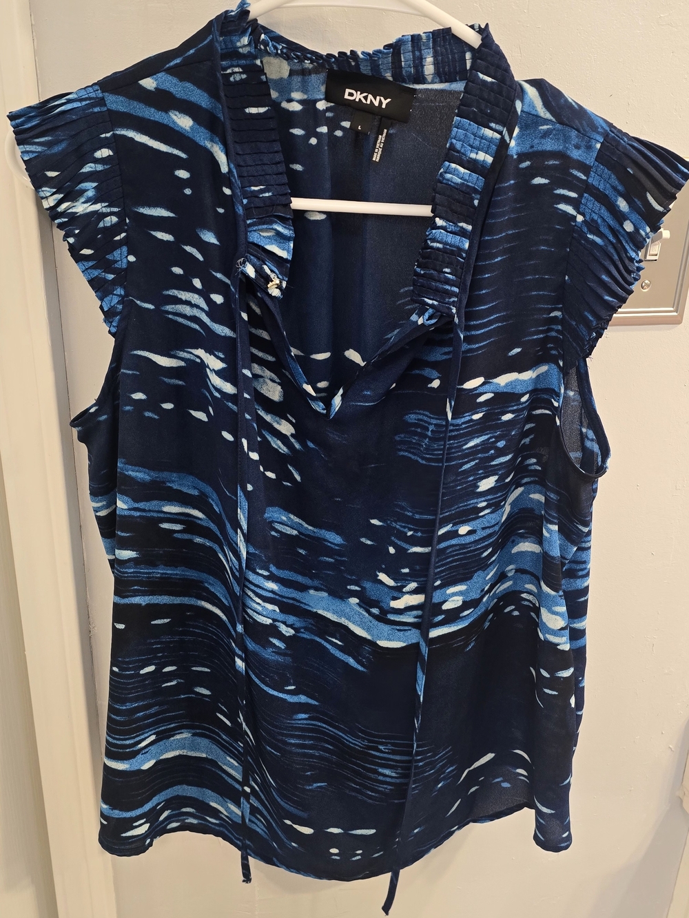 DKNY Navy and Light Blue Patterned Ruffled V-Neck Sleeveless Top